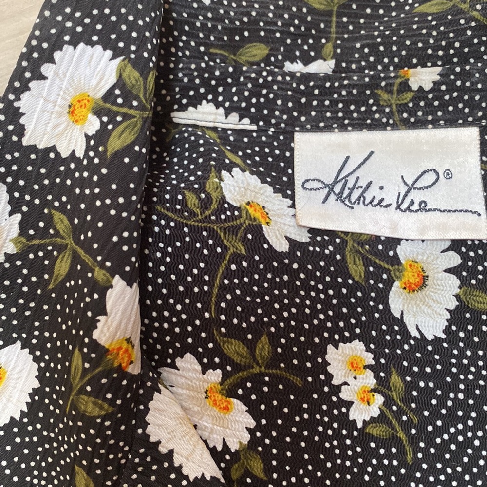 Kathie Lee Womens Size 16 Button Front Blouse. Black with floral print - Picture 9 of 9